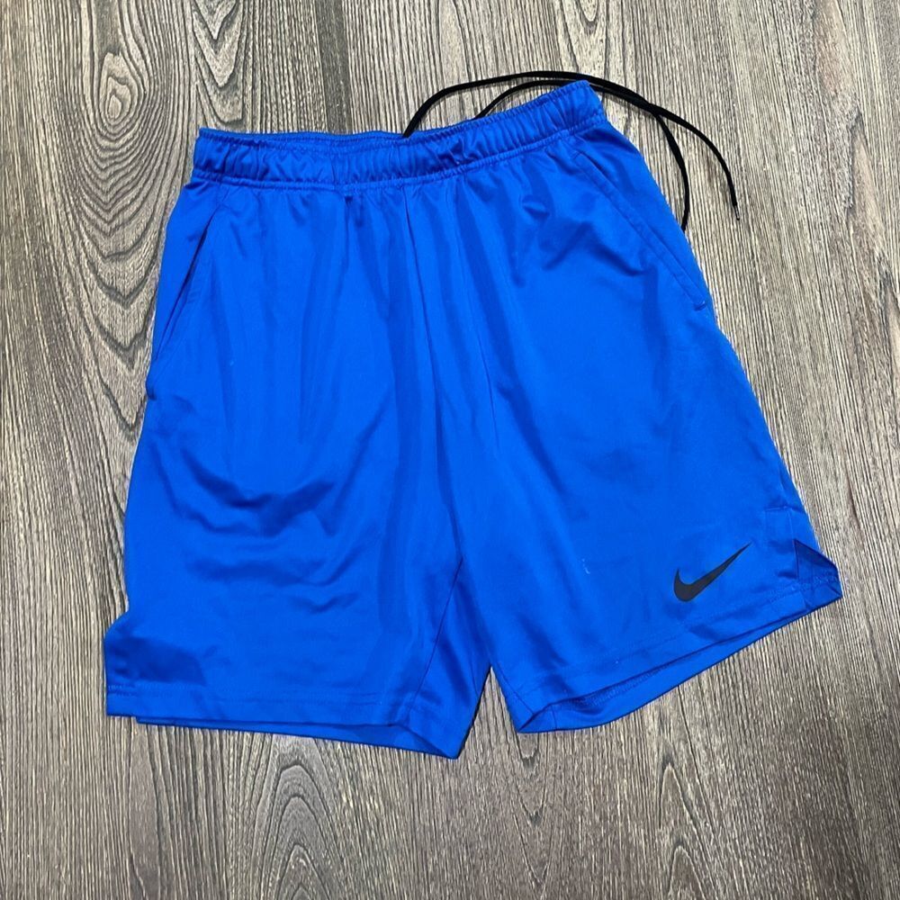 Nike Boys Dri-Fit Basketball Shorts Elastic Waist Pull-On Swoosh Logo Blue M